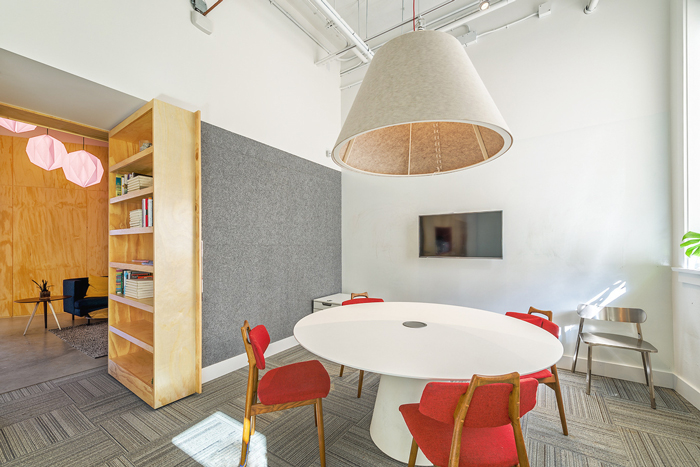 小型創(chuàng)意公司辦公室裝修設(shè)計(jì)案例